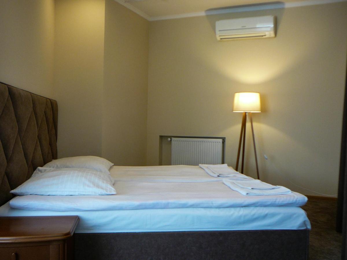 אוזהורוד Eduard Hotel מראה חיצוני תמונה