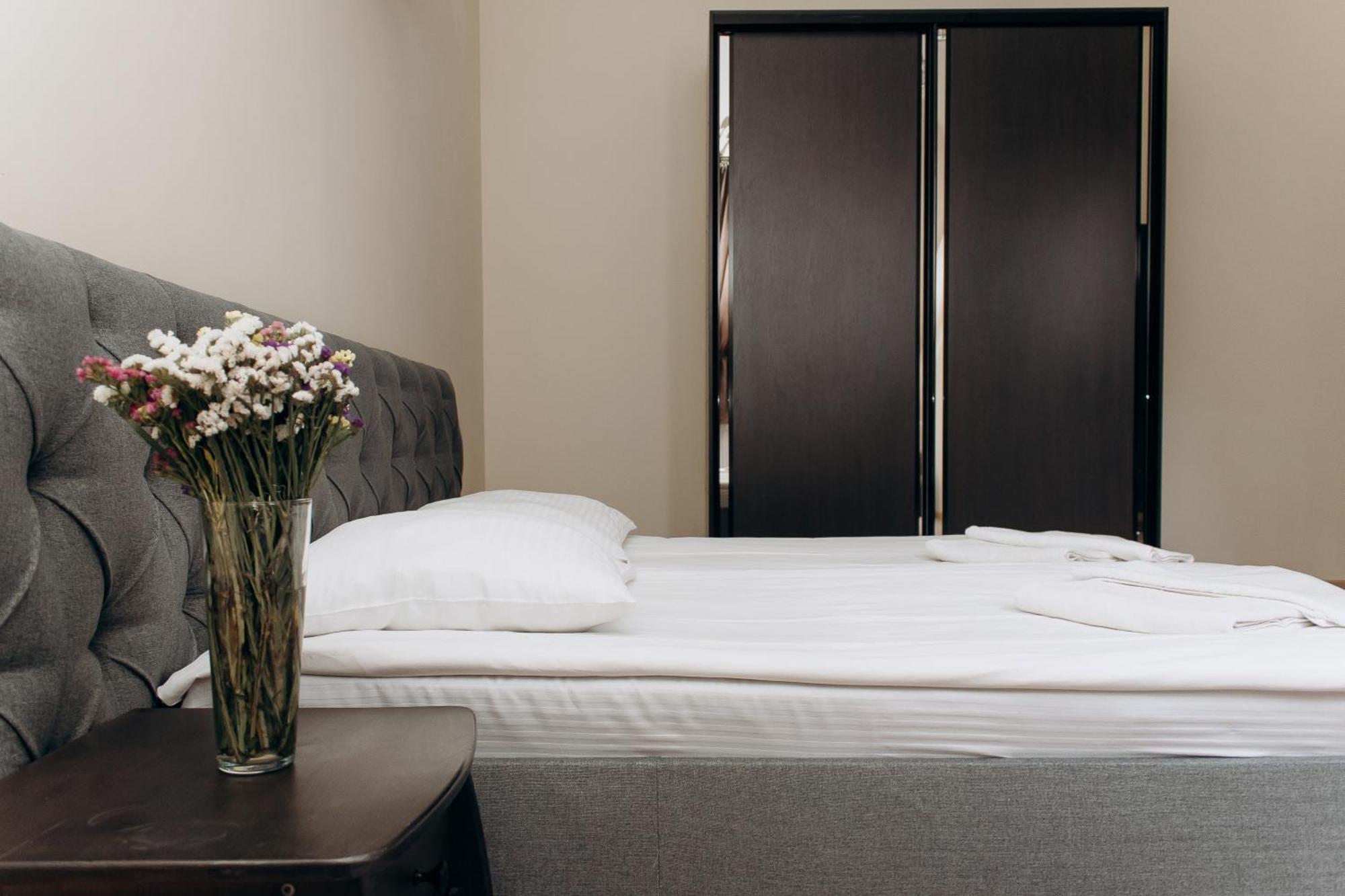 אוזהורוד Eduard Hotel מראה חיצוני תמונה