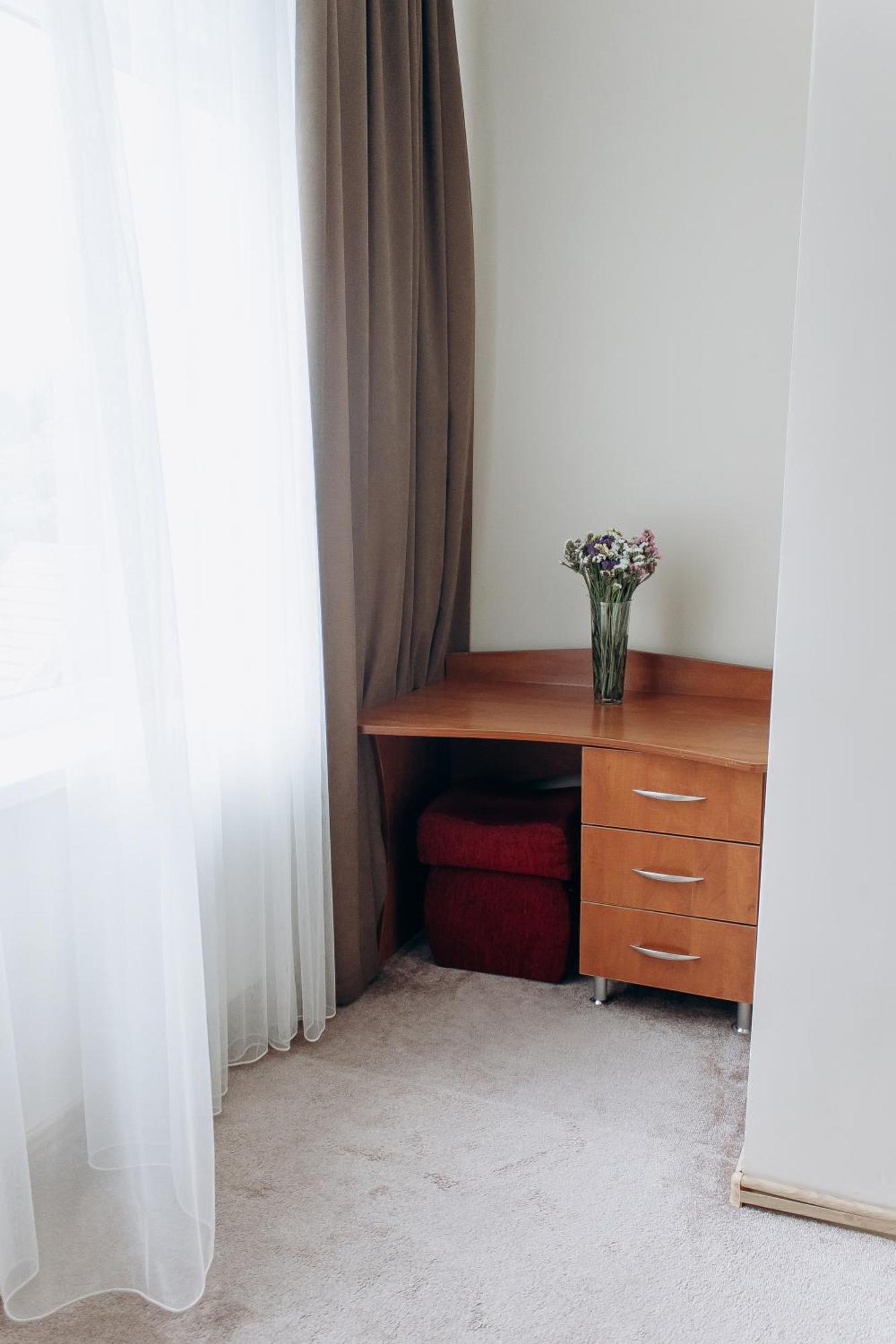 אוזהורוד Eduard Hotel מראה חיצוני תמונה