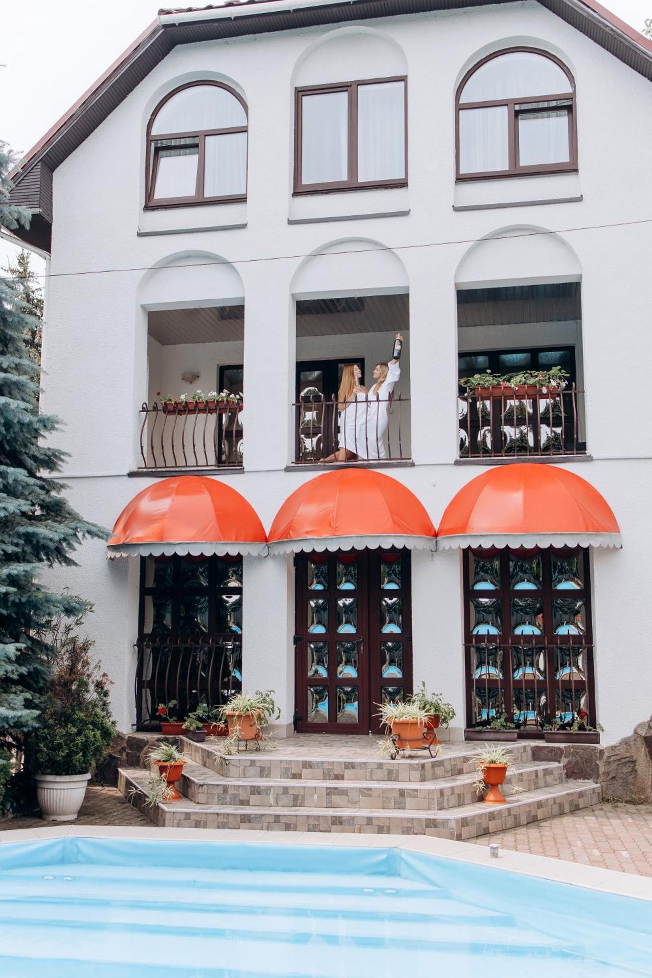 אוזהורוד Eduard Hotel מראה חיצוני תמונה