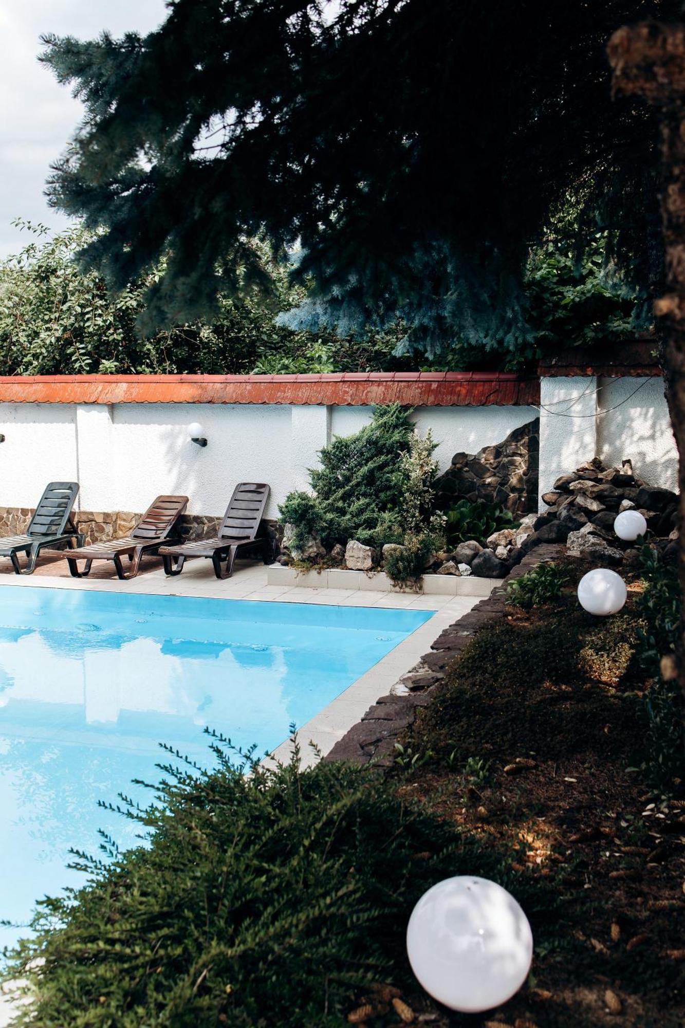 אוזהורוד Eduard Hotel מראה חיצוני תמונה