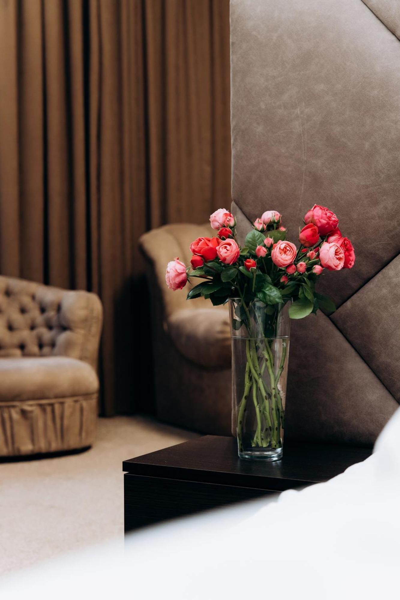 אוזהורוד Eduard Hotel מראה חיצוני תמונה